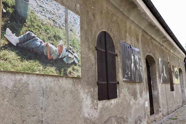 Kunstwerke vor Schneiderkirche Hall | Foto: Ricarda Stengg