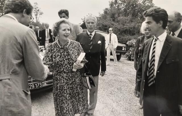 Margaret Thatcher, ehemalige Premierministerin des Vereinigten Königreichs, umrandet von den Fürsten Johannes, Georg und Karl sowie Fürst Maximilian Khevenhüller-Metsch
 | Foto: Burg Hochosterwitz