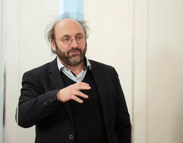 Niki Popper, Simulationsforscher an der TU Wien, zu den öffnungsschritten: "Rein vom Impfen ist es, knallhart formuliert, zu früh."