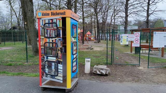 Bücherzelle "kleine Bücherwelt" beim Kinderspielplatz in Gössendorf, Sportplatzstraße 60