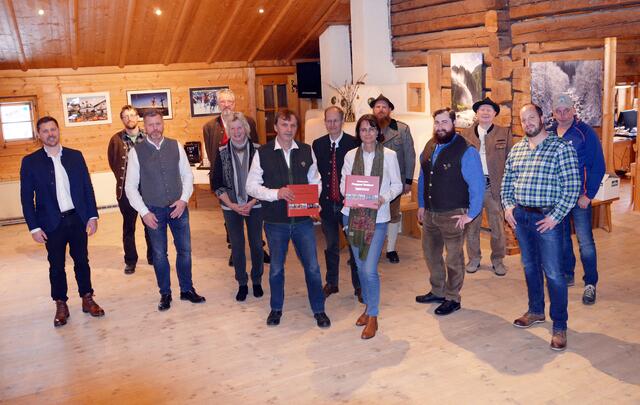Pinzgauer Trestererprojekt (2017-2020): Vier Jahre wurde am Buchprojekt "Pinzgauer Tresterer" gearbeitet. Wissenschafter und Brauchtumsausführende schafften mit den Tauriska-Verantwortlichen eine umfangreiche Dokumentation des alten Pinzgauer Brauches . | Foto: Erwin Simonitsch