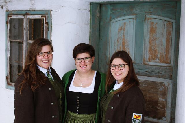 Anna, Teresa und Eva Waltenberger (v. l.) beweisen nicht nur musikalisches Talent beim MV St. Thomas. | Foto: Waltenberger