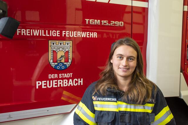 Für die Freiwillige Feuerwehr Peuerbach ist Vanessa Muckenhuber bereits seit zwölf Jahren im Einsatz.  | Foto: FF Peuerbach