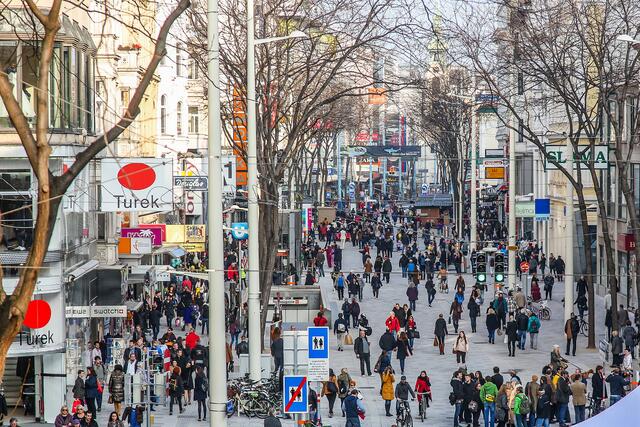 Bald könnte die Wiener Mariahilfer Straße wieder so belebt aussehen.