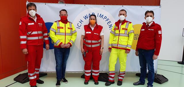 Teamarbeit von Roten Kreuz, Samariterbund, Stadt und Land: Andreas Leitner, Stadtvize Christian Samwald , Silvana Peham, Michael Klaus und Horst Willesberger. | Foto: Stadtgemeinde Ternitz