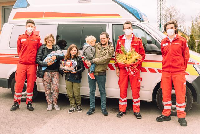 Matthias Rittenschober, Anna & Frieder Hakenjos mit ihren Kindern Valentin, Leonie und Jonathan sowie Jakob Kraus und Rejan Stafa (v.l.).