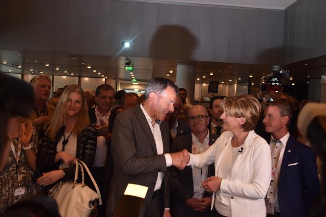 Gratulation von Christine Oppitz-Plörer am 6. Mai 2018 für den neue Bürgermeister Georg Willi.
