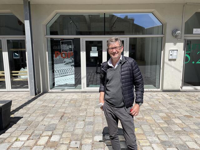 Thomas Engl leitet die Domenig Galerie in der Kreta. Der Schauraum liegt gegenüber der Expedit-Halle in den Räumen der "Deutsche Pop".