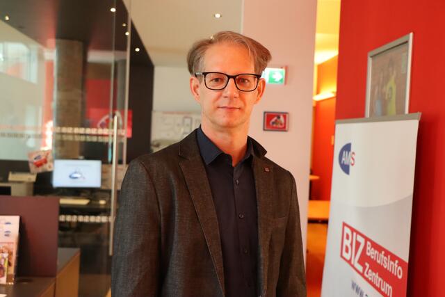 Der neue AMS-Leiter Gerhard Kubin: "Aufgrund der für 19. Mai angekündigten Öffnungsschritte gehen wir davon aus, dass sich die Situation in den kommenden Wochen für viele Menschen entspannen wird." | Foto: Othmar Kolp