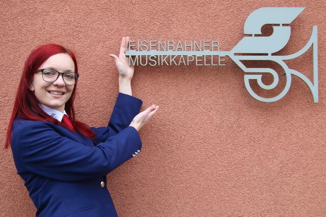 Riccarda Entholzer zeigt bei der Eisenbahnermusikkapelle Grieskirchen gehörig Einsatz bei Nachwuchs und bei Konzert-Konzeptionen. | Foto: Andreas Maringer