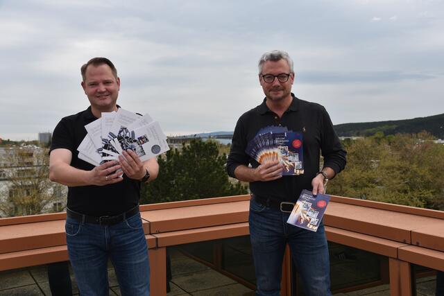 Stadtvize Christian Samwald und Stadtamtsdirektor Gernot Zottl sind stolz auf die Ausweitung der Industrie-Ausbildung.