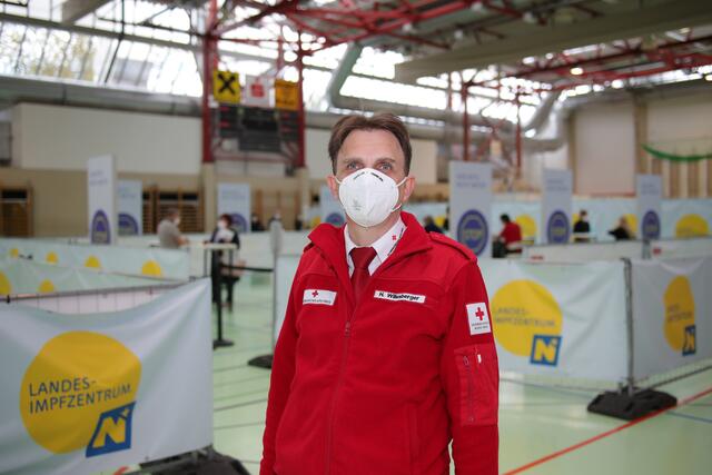 Horst Willesberger, Rotes Kreuz beim Beginn der Impfstraße.