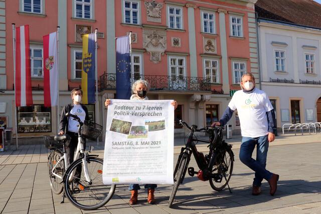 Am Samstag, 8. Mai, startet man um 14.30 Uhr am Wiener Neustädter Hauptplatz zur geführten Radtour zu sieben Plätzen, an denen "Politik-Marketing" aufgedeckt werden soll. | Foto: "Vernunft statt 'Ost-Umfahrung'"