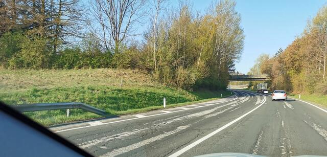Viele Landesstraßen im Bezirk sind sanierungsbedürftig, wie die B 72 Weizer Straße. | Foto: FPÖ Stmk