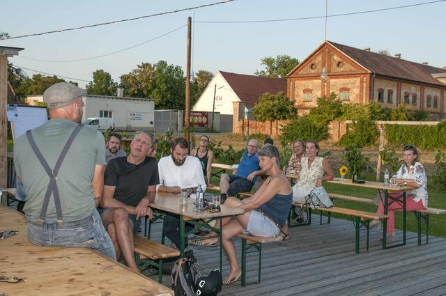 Der Zukunftshof in Rothneusiedl startet mit dem Frühjahrsputz. | Foto: Wolfgang Unger