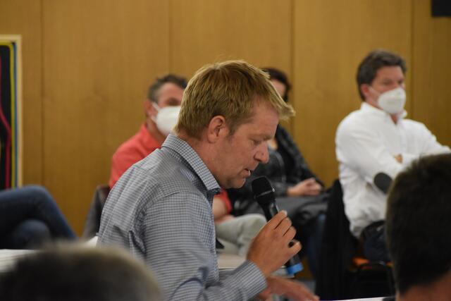 Gemeinderat Gert Oberhauser bezweifelt die Finanzierbarkeit.  | Foto: Barbara Fluckinger