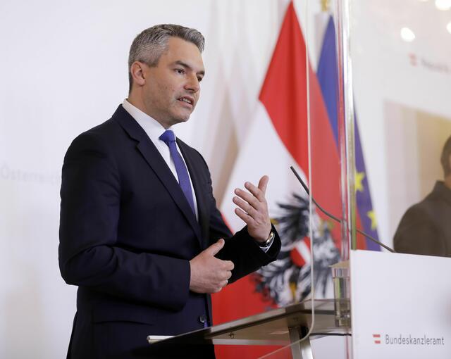 "Das Ziel von Terror", so Nehammer, "ist es immer, eine Gesellschaft zu spalten."
