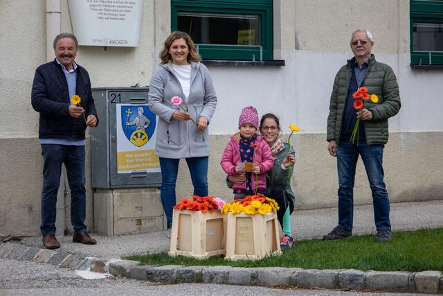 Bürgermeister Hans Rädler, GGR Bärbel Stockinger, Sabrina Wrba mit Tochter Emma, Vizebürgermeister Alois Hahn.