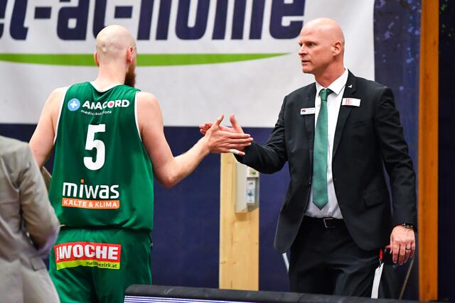 Kapitän Thomas Schreiner und Coach Mike Coffin.
