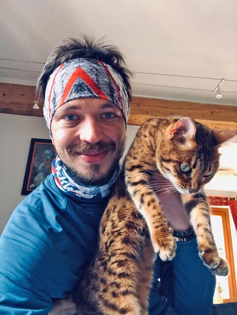 Christoph Steffner-Wallner mit seiner Gini, die zwei Wochen nach ihrem Verschwinden wieder aufgetaucht ist.