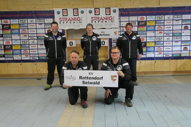 Das Team des EV Rottendorf/Seiwald kämpft der extrem Starken Gruppe D um die Punkte.