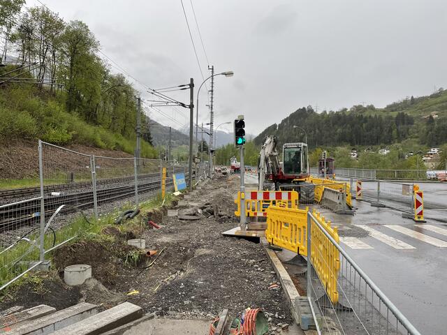 Der Radwegausbau zwischen der Bahnübersetzung und der Kreuzung Perjen läuft auf Hochtouren.