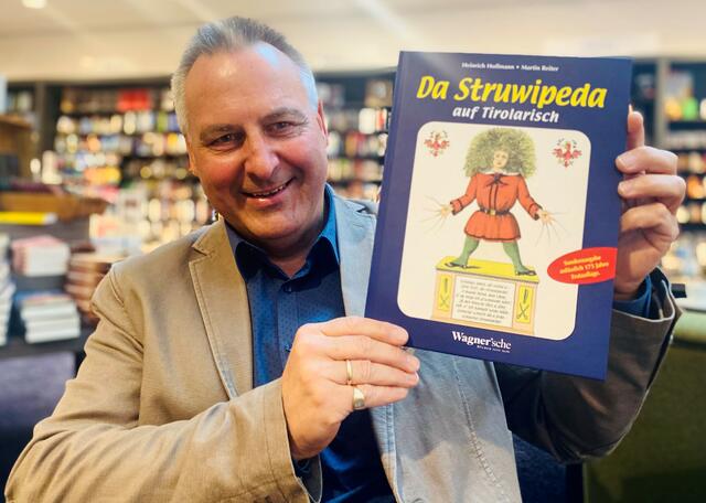 Autor Martin Reiter mit seinem aktuellen "Struwelpeter-Buch" | Foto: Verlag der Wagner’schen Buchhandlung
