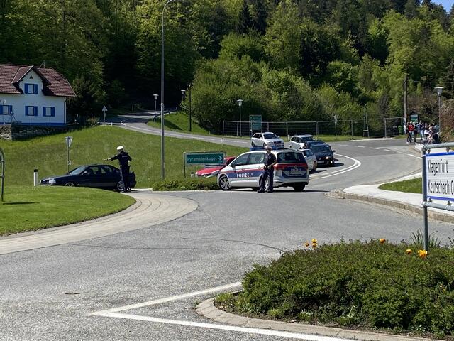 Die Auffahrt zum Pyramidenkogel war am Samstag gegen 15 Uhr gesperrt. | Foto: RMK
