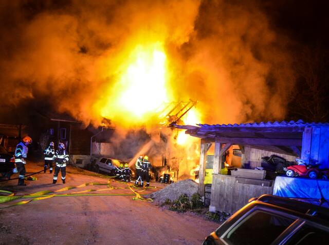 An einen Innenangriff war wegen der Einsturzgefahr nicht zu denken. | Foto: FF Mooskirchen