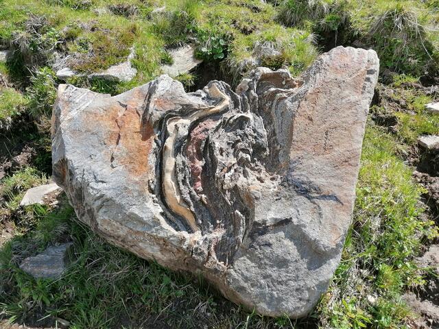 Ein "drahta Stoa", sprich gedrehter Stein auf der Koralpe | Foto: Reiterer