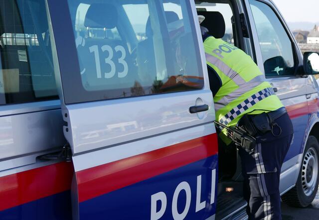 Am 8. Mai 2021 um 17.40 Uhr wurden Polizisten wegen Lärmerregung in einer Wohnung in Altheim gerufen. Aufgrund seines aggressiven Verhaltens gegen die Beamten wurde ein Mann festgenommen.