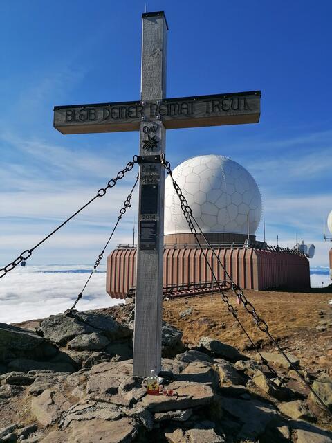 Gipfelkreuz und Wetterstation am Speik | Foto: Reiterer