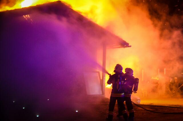 Der Einsatz konnte nur unter schwerem Atemschutz getätigt werden. | Foto: FF Mooskirchen