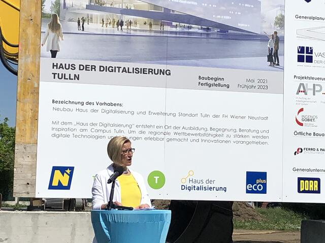 Spatenstich Haus der Digitalisierung, Begrüßung und Eröffnung durch Landeshauptfrau Johanna Mikl-Leitner (c) Raidl