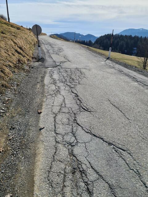 Straßenschäden in Krakauebene. | Foto: KK