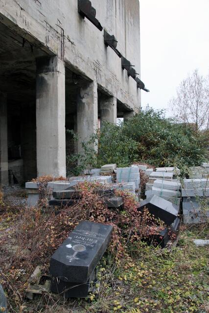 Bizarre Hinterlassenschaften an einem Ort des Schreckens. | Foto: Eckhart Herbe