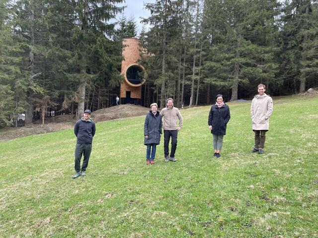 Präsentierten das Baumhaus "Bert": Chris Precht, Birgit und Heinz Reitbauer, Bundesministerin Elisabeth Köstinger und Rudi Obauer.