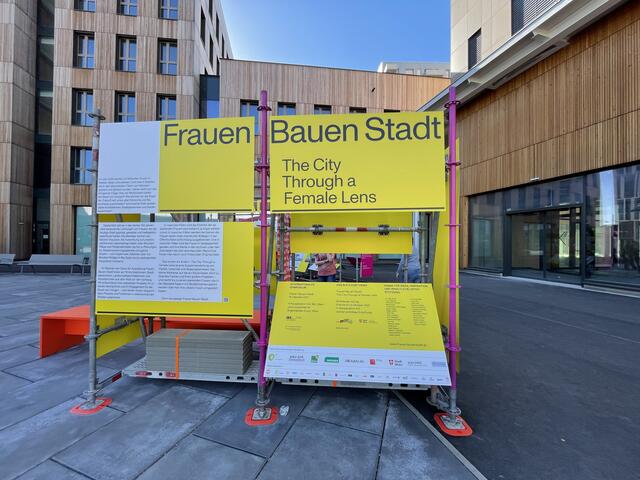 "Frauen Bauen Stadt": Die Open-Air-Ausstellung in der Seestadt.