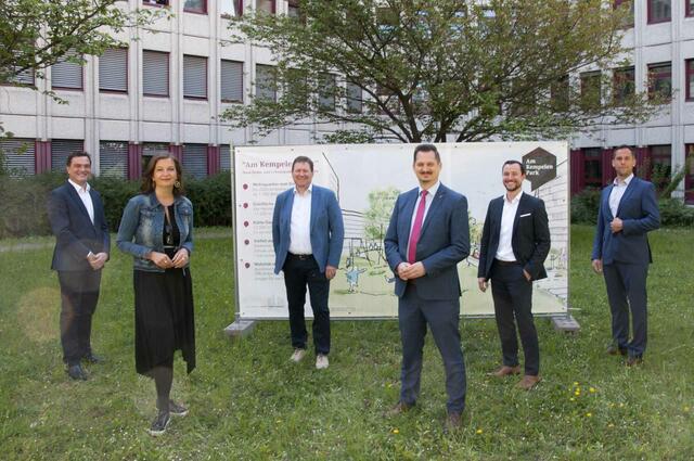 v.l: Bernhard Steger, Leiter MA 21A
Ulli Sima, Stadträtin 
Christian Hursky, Gemeinderat
Marcus Franz, Bezirksvorsteher Favoriten
Matthias Waibel, STC-Geschäftsführer
Stefan Jung, STC-Projektleiter