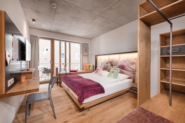 Modern ausgestattete Zimmer im anspruchsvollem alpinem Style. | Foto: Hotel Blü