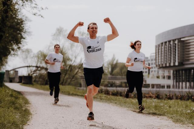 Hände hoch für die Landjugend: Sie haben beim Wings for Life Word Run mitgemacht.  | Foto: Sophie Balber/LJ NÖ