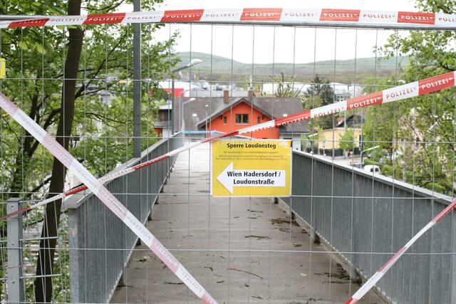 Seit Jänner 2020 ist der Loudonsteg aufgrund seines schlechten baulichen Zustands gesperrt.  | Foto: Patricia Hillinger