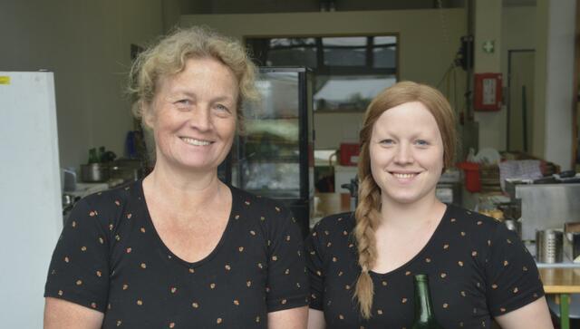 Susanna und Johanna Riedl von der Apfelschenke Pauliwirt in St. Georgen