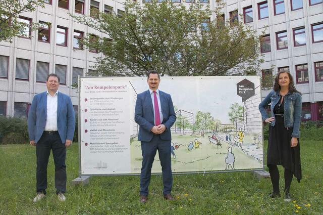 v.l: Christian Hursky, Gemeinderat
      Marcus Franz, Bezirksvorsteher Favoriten 
      Ulli Sima, Stadträtin 
     