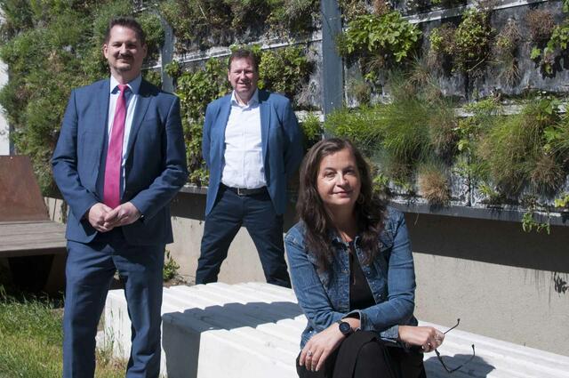 v.l: Marcus Franz, Bezirksvorsteher Favoriten
      Christian Hursky, Gemeinderat
      Ulli Sima, Stadträtin 
     