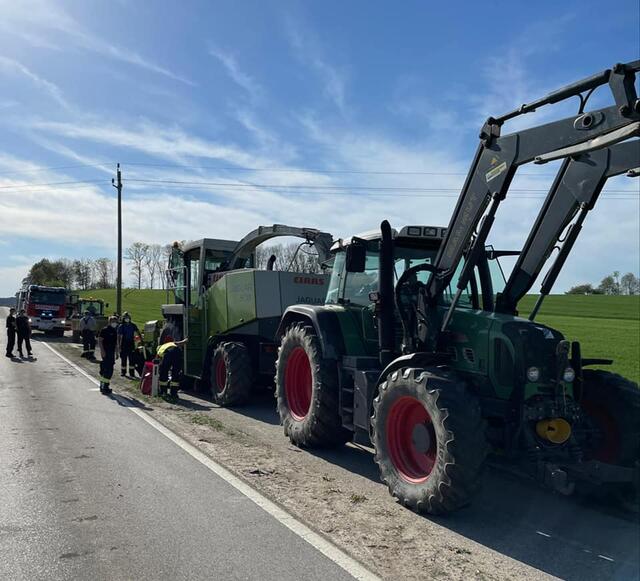 Durch das rasche Eingreifen des Fahrers und einiger Nachbarn konnte ein Vollbrand verhindert werden. | Foto: FF Neundling