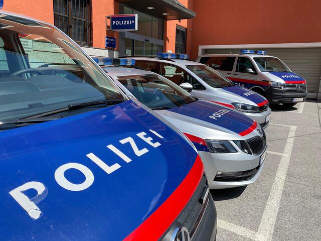 Nachdem ein betrunkener Schüler in Kufstein einem Lehrer verbal "mit dem Messer" drohte und flüchtete, leitete die Polizei eine Fahndung mit mehreren Polizeistreifen ein.