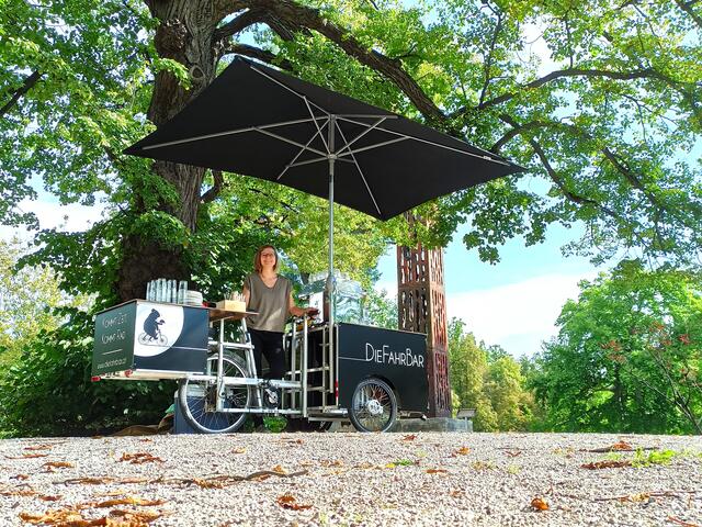 Die Gastro kommt wieder in die Gänge: Kaffee vom Lastenrad aus der "FahrBar", der etwas andere Tresen.