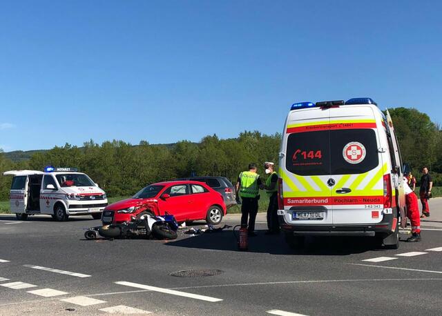 Der Motorradfahrer hat bei dem Unfall keine Chance zu überleben.