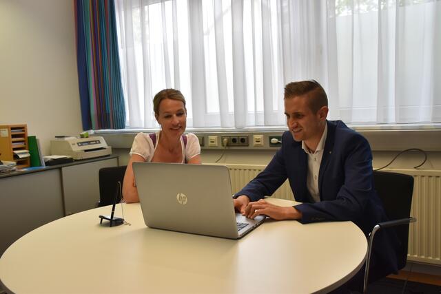 "Für beratungsintensive Produkte wie eine private Wohnbaufinanzierung oder der persönliche Vermögensaufbau ist es unser Job, eine umfassende Beratung durchzuführen und ein optimales Angebot zu erstellen", sagt Thomas Haider, Kundenberater bei der Sparkasse in Maxglan. | Foto: Schrofner